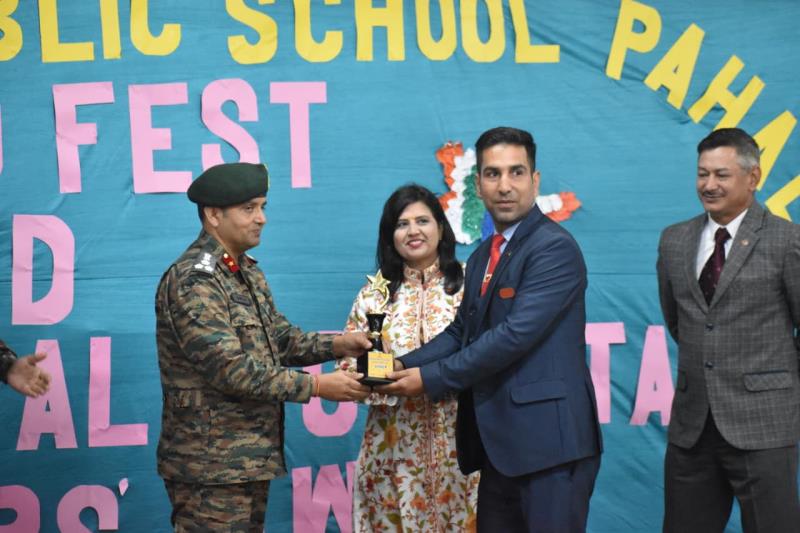 EDUCATIONAL ROCKSTAR ACHIEVERS AWARD 2025: (SEC & SR SEC CAT) FIRST PRIZE MUNEER AHMAD MIR