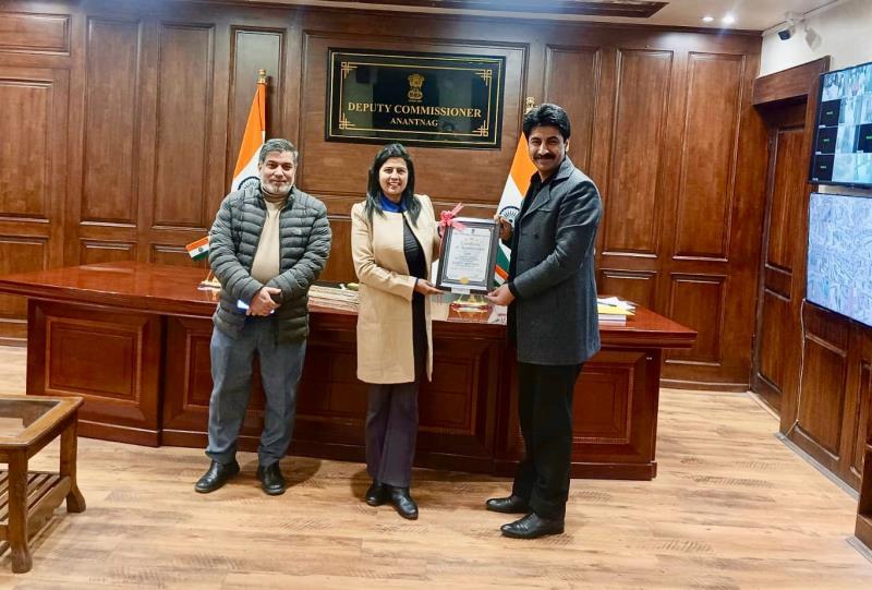 MS ILA UPADHYAYA, PRINCIPAL AGPS PAHALGAM RECEIVED CERT OF APPRECIATION FROM DC ANANTNAG J&K (UT) FOR HER CONTRIBUTION IN THE FIELD OF PUBLIC SERVICE ON THE OCCASSION OF REPUBLIC DAY 2025